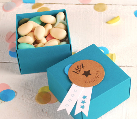 Caja de cartón con tapa para peladillas Caja de cartón con tapa para peladillas