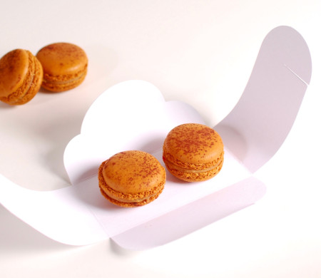Dekorierte Schachtel für zwei Macarons