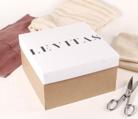 Box für Kleidung oder Mützen