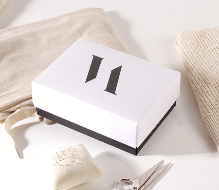 Caja de cartulina para camisas con topa Caja de cartulina para camisas con topa