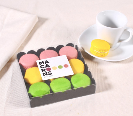Boîte carrée pour macarons avec étiquette. Boîte carrée pour macarons avec étiquette.