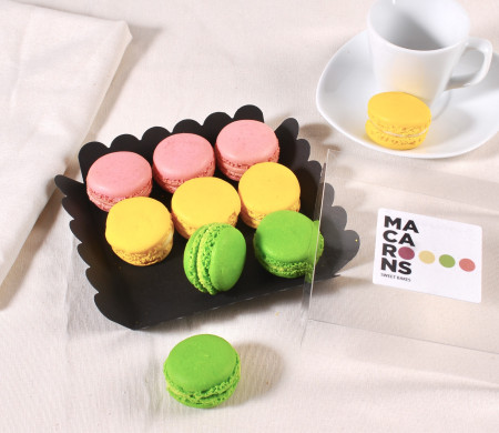 Caja cuadrada para macarons con etiqueta. Caja cuadrada para macarons con etiqueta.
