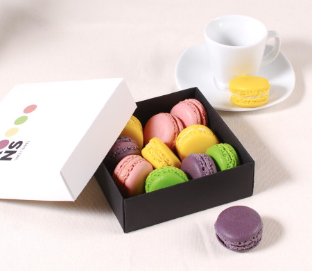 Boîte carrée pour offrir des macarons | SelfPackaging