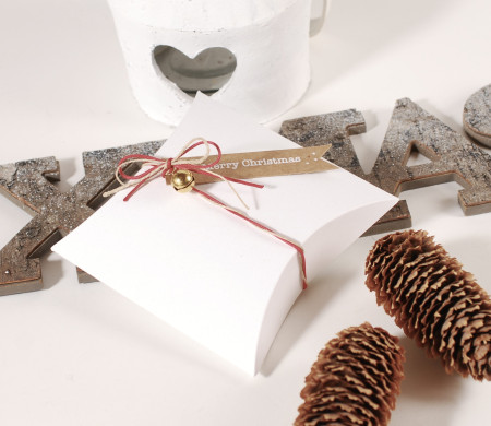 Merry Christmas" box for e-commerce