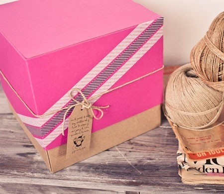 Fuchsia gift box with kraft coloured base