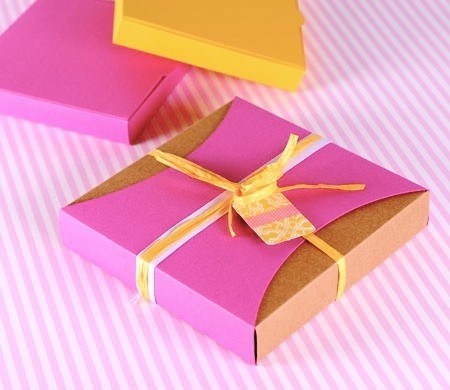 Gift box with fuchsia sleeve