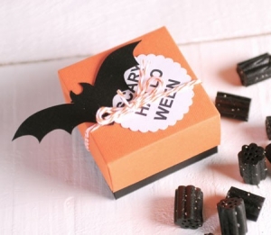 Kleine Schachteln für Halloween-Süßigkeiten