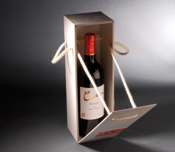 Caja para vino con etiqueta