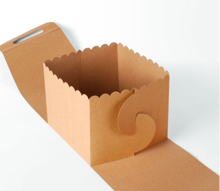Box for Cakes and Pies, with a Handle and Lid