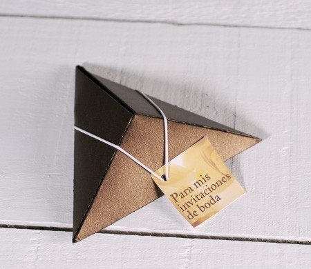 Pyramidal box for wedding invitations