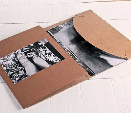 Carpeta tríptico de cartón...