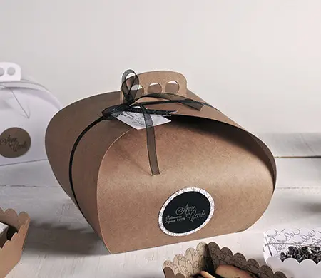 Scatola con manico per torte