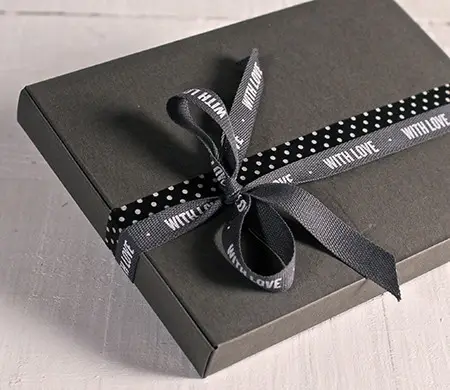 Caja gris para fotos