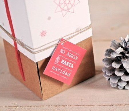 Box to give a bottle as a Christmas present