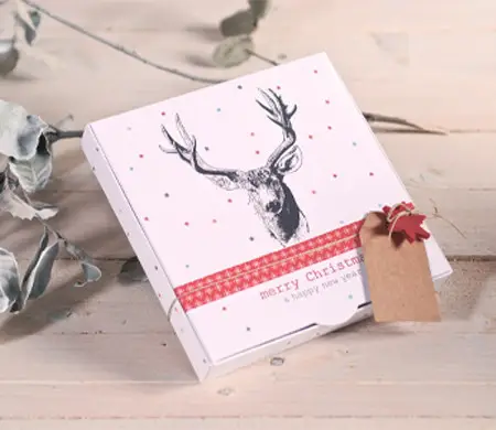 Caja con reno impreso