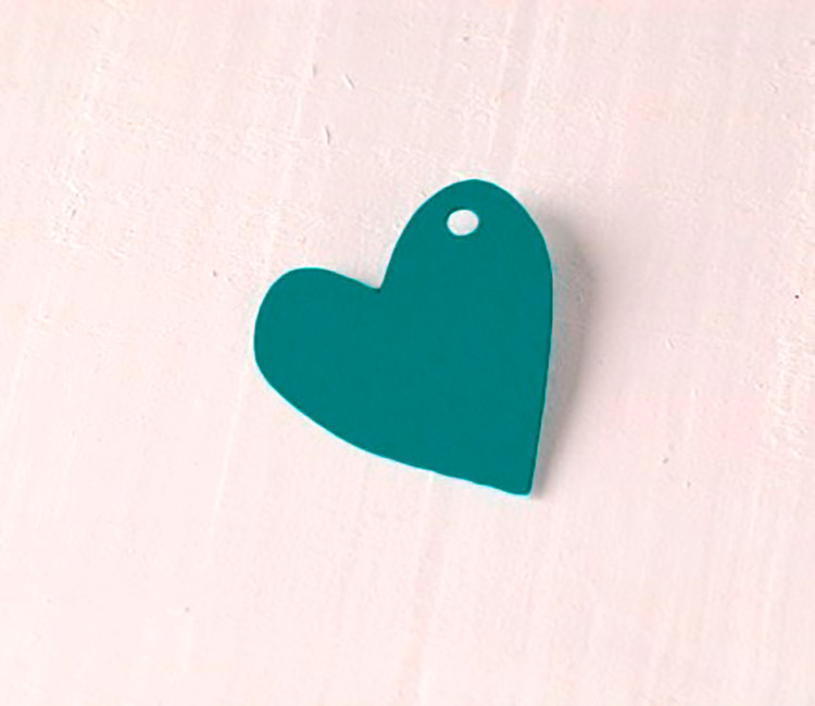 Corazón irregular de cartón para colgar. Kit de 10 ud Corazón irregular de cartón para colgar. Kit de 10 ud