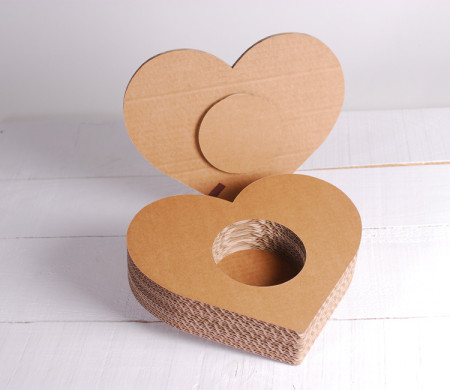Cœur en carton décoratif, un cadeau rempli d'amour!