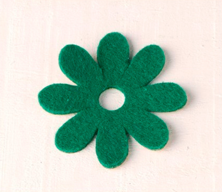 Gänseblümchen aus Filz zum Dekorieren von originellen Geschenken Gänseblümchen aus Filz zum Dekorieren von originellen Geschenken
