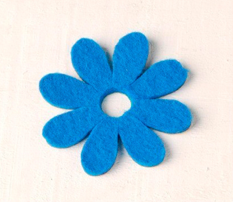 Margarita de fieltro para decorar regalos originales Margarita de fieltro para decorar regalos originales