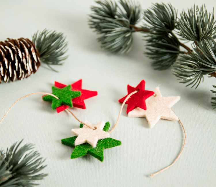 Estrellas de fieltro para colgar y decorar Estrellas de fieltro para colgar y decorar