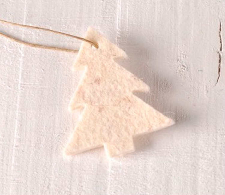 Weihnachtsbaum aus Filz für Weihnachtsgeschenke Weihnachtsbaum aus Filz für Weihnachtsgeschenke