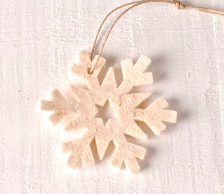 Flocon de neige en feutrine décoratif pour cadeaux Flocon de neige en feutrine décoratif pour cadeaux