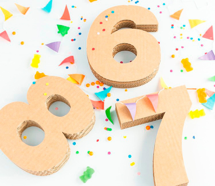 Originaux numéros en carton pour décorer, qui donnera une touche handmade à toute pièce. Des plus original, découvre-les! Originaux numéros en carton pour décorer, qui donnera une touche handmade à toute pièce. Des plus original, découvre-les!