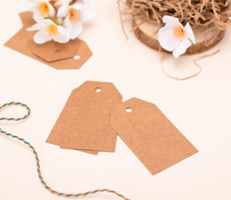 Etiquetas de cartón pequeñas para regalos creativos Etiquetas de cartón pequeñas para regalos creativos