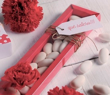 Elongated box for sweets