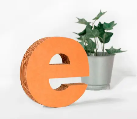 Letras de cartón minúsculas para decorar.