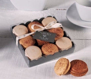 Schachtel für Macarons mit bedrucktem Band