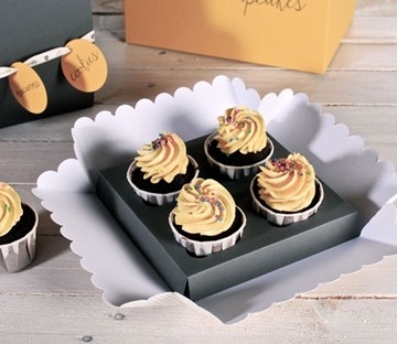 Clear box for 4 cupcakes