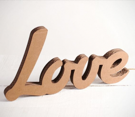 Lettere in cartone “LOVE”