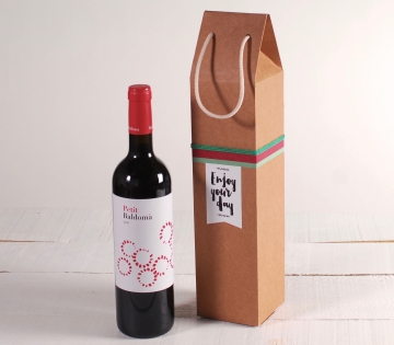 Box for bottle of wine with a handle