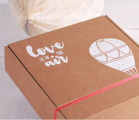 Vinyl decoration 'Love is in the air'