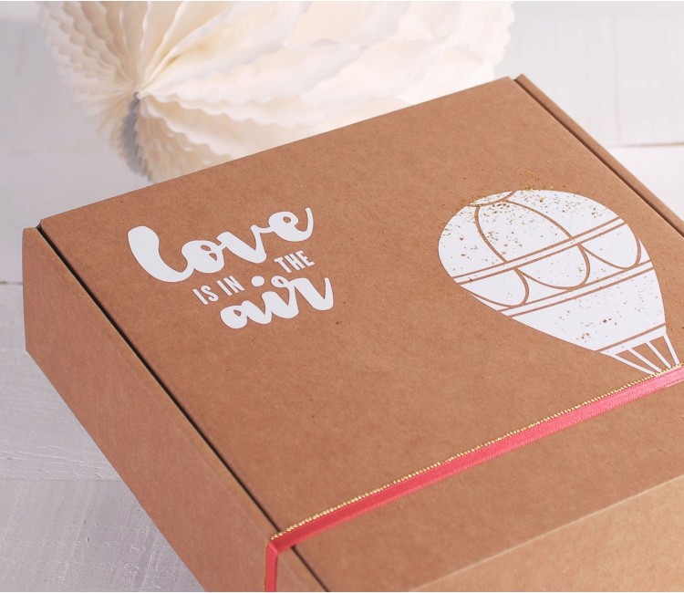 Vinyl decoration 'Love is in the air' Vinyl decoration 'Love is in the air'