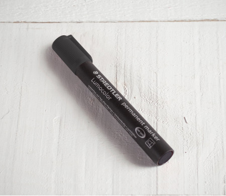 Thick felt-tip pen for packages 