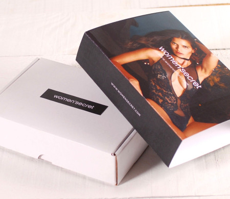 Boîte avec bande personnalisée pour lingerie