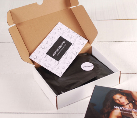 Box with a customised sash for lingerie