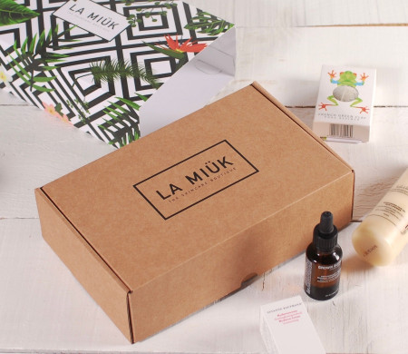 Boîte d'envois postaux pour produits de beauté