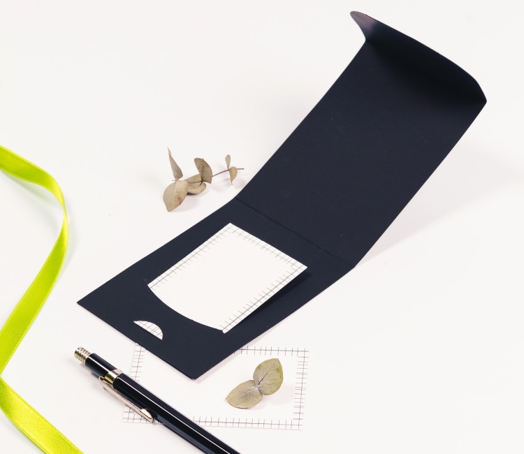 Limited-edition cardboard envelope for cards and vouchers