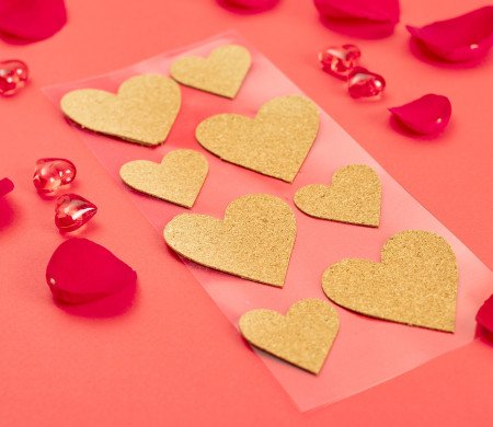 Corazones adhesivos de corcho