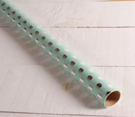 Papier cadeau à pois en papier foil | SelfPackaging