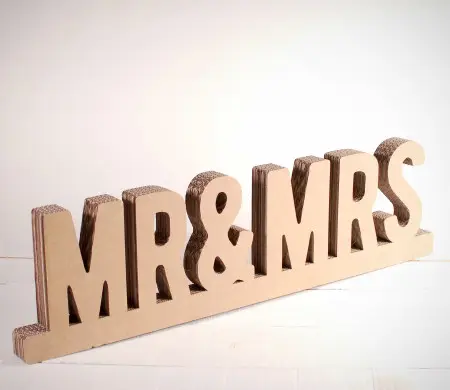 Mr & Mrs en Carton (Décoration Mariage) | SelfPackaging