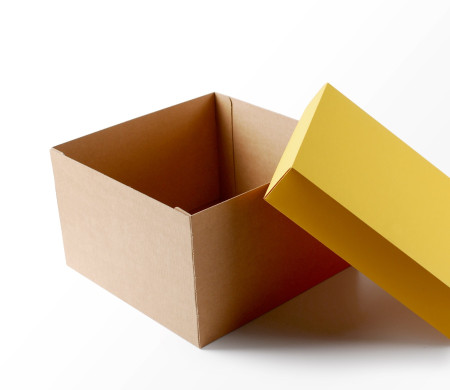 Caja para sombreros. De fácil montaje y disponible en 3 tamaños.
