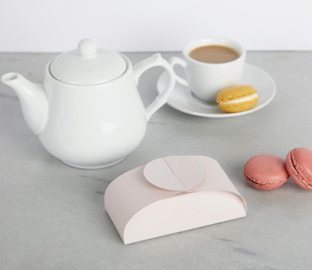 box for two macarons