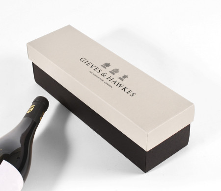 Individual wine box with lid made from laminated cardboard.