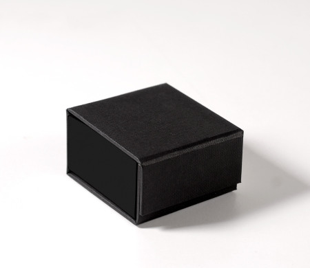 Boîte doublée avec plateau rigide | SelfPackaging