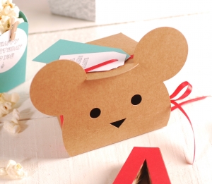 Mouse-shaped box decoration