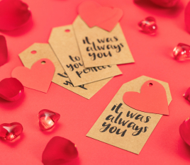 Set of 8 gift labels and heart-shaped labels